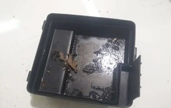 Honda FR-V Fuse box cover 