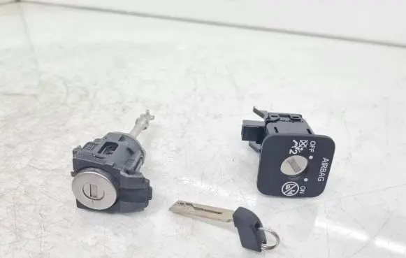 Toyota GT 86 Coupe door lock (next to the handle) 2200E9D C9DBL