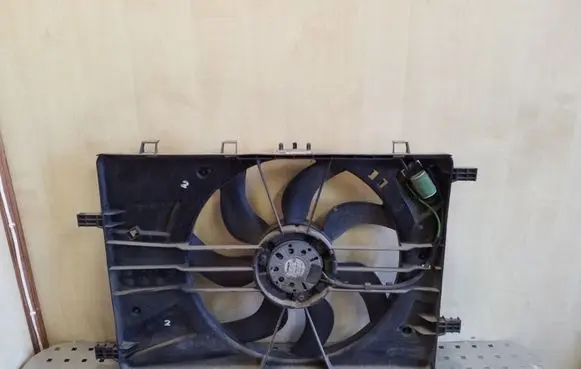 Opel Astra J Radiator cooling fan shroud 13281777 0130308451 52420908