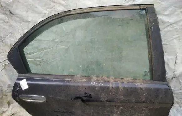 Alfa Romeo 166 Rear door JUODOS