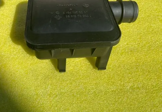 Mercedes-Benz E W124 Air filter box A0041400087 39810709284