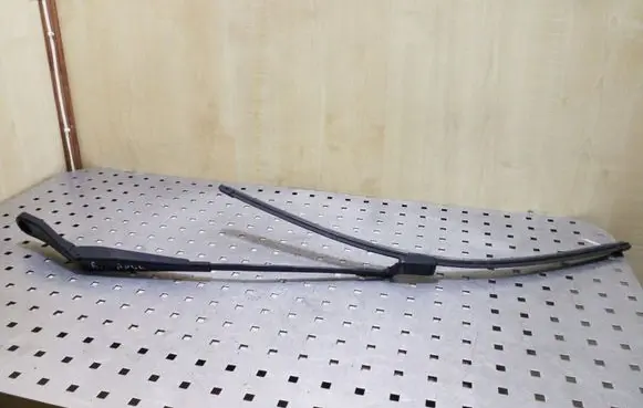 Volvo XC60 Front wiper blade arm 30753530