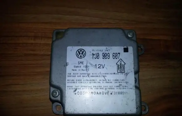 Volkswagen PASSAT B5 Airbag control unit/module 1J0909607 5WK4199