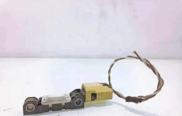 Volkswagen PASSAT B6 Airbag deployment crash/impact sensor 7L0909606D 204054 0232Z2C8JLY9