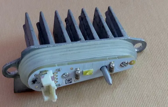 BMW 4 F32 F33 LED ballast control module 715258 1305715258 YL102