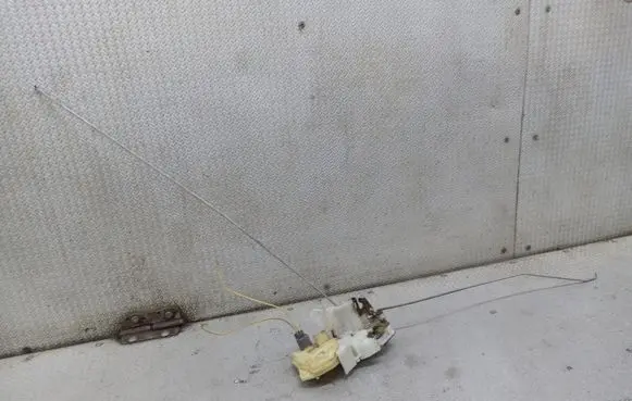 Honda Stream Rear door lock