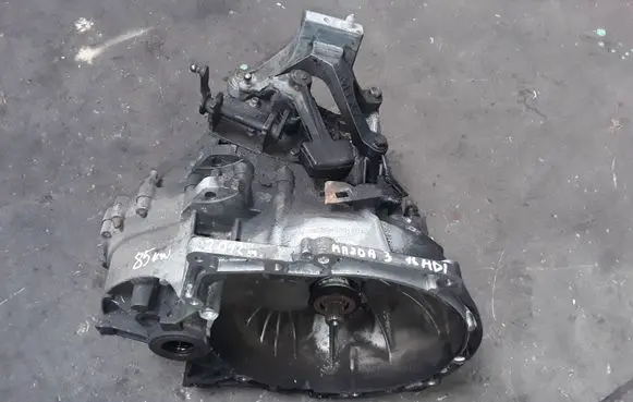 Mazda 3 II Manual 5 speed gearbox 3M5R7F096YF R3T9A