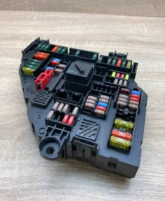 BMW 5 F10 F11 Fuse module 9252813 925281301