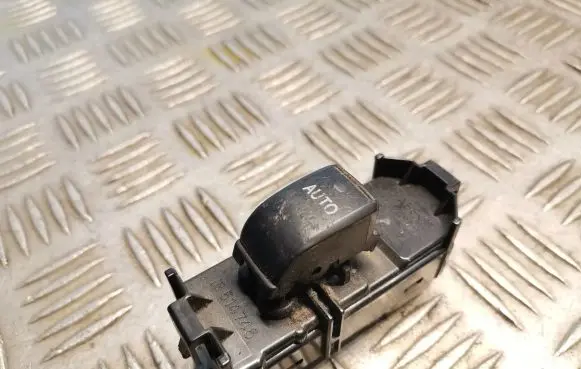 Lexus IS 220D-250-350 Electric window control switch 8403053020