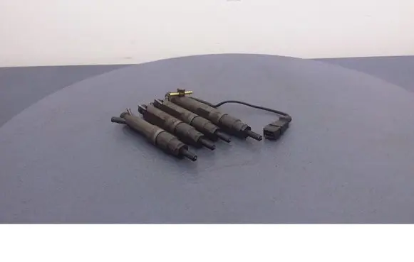 Audi A4 S4 B5 8D Fuel injector 028130201S