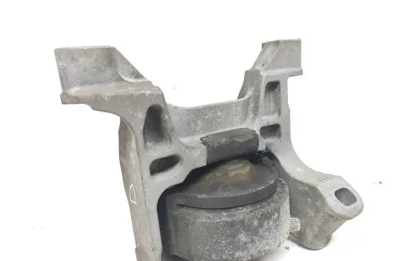 Mazda 6 Engine mount bracket