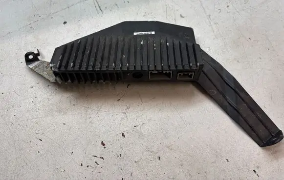 Volvo V70 Sound amplifier 9472301