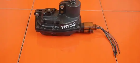 Opel Zafira C Other engine bay part 55578249 B20DTH