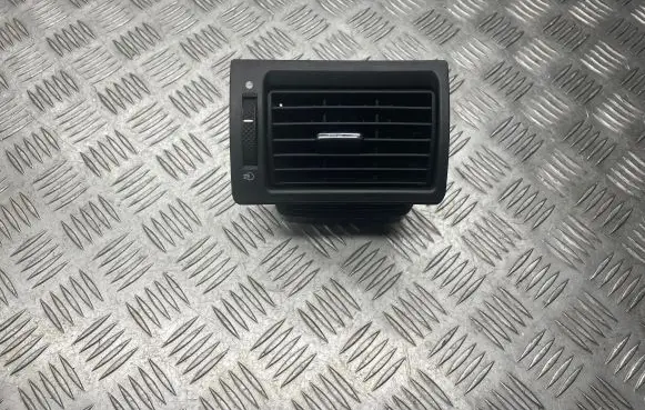 Rear air vent grill