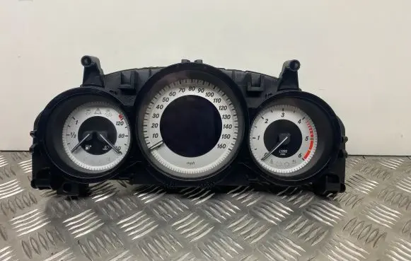 Mercedes-Benz C W204 Speedometer (instrument cluster) A2049004408