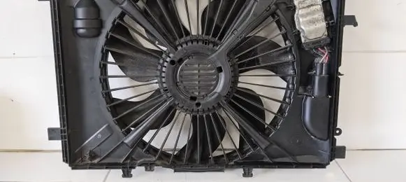 Mercedes-Benz CLS C218 AMG Electric radiator cooling fan A2045000755