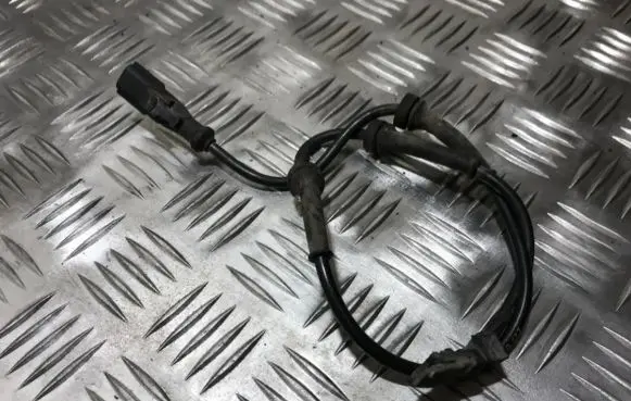 Renault Clio III ABS brake wheel speed sensor 0265007742 8200419177