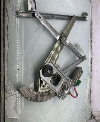 Subaru Impreza I Front door window regulator with motor 128X10
