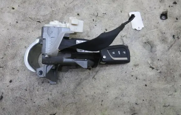 Toyota Avensis T270 Ignition lock 45020-0203
