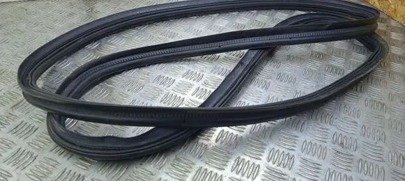 Mercedes-Benz E W213 Trunk rubber seal (body) A2137400078