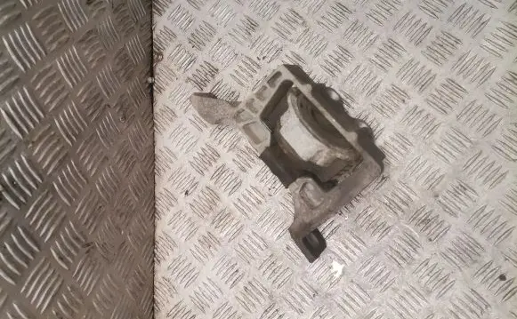 Ford Focus Engine mount bracket