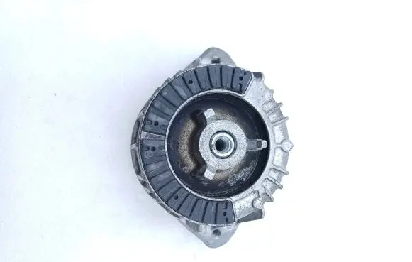 Mercedes-Benz CLS C218 X218 Engine mount bracket A2042405017