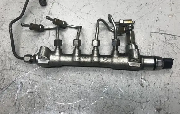 Opel Astra J Fuel main line pipe 04007352
