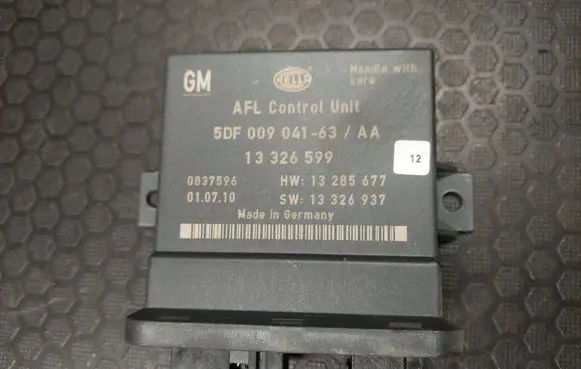 Opel Insignia A Light module LCM 5DF00904163 13326599 13285677