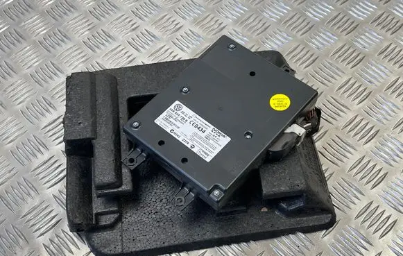 Volkswagen PASSAT B6 Bluetooth control unit module 1K8035730B