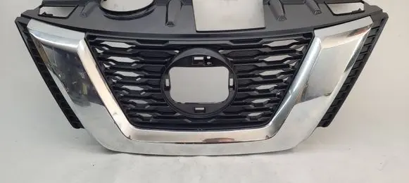 Nissan X-Trail T32 Front bumper upper radiator grill 623107FW0B