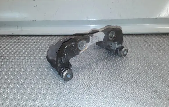 Peugeot 1007 Front Brake Caliper Pad/Carrier 