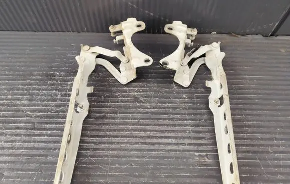 Porsche Macan (95B) Engine bonnet/hood hinges 95B823301E 95B823302E