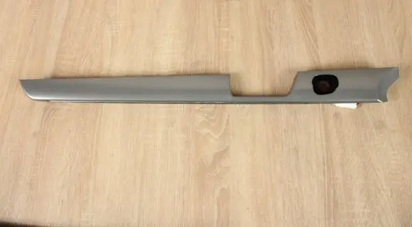 KIA Sorento Front door trim bar 823322P030
