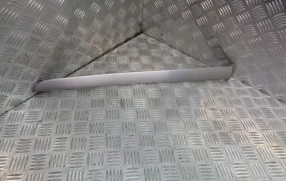 Audi A4 S4 B7 8E 8H Fender end trim 