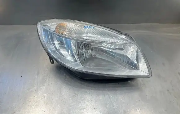 Skoda Fabia Mk2 (5J) Headlight/headlamp