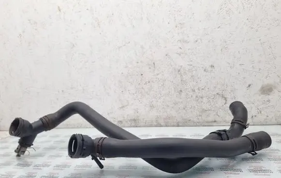 Engine coolant pipe/hose