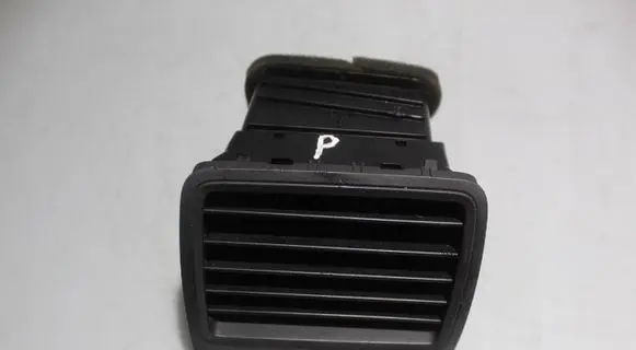 Volkswagen Golf V Dashboard side air vent grill/cover trim