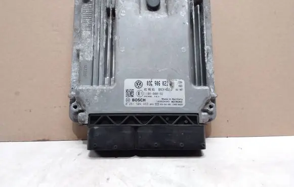 Volkswagen PASSAT B6 Engine control unit/module 03C906021A 0261S04469