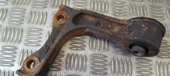 Engine mount bracket