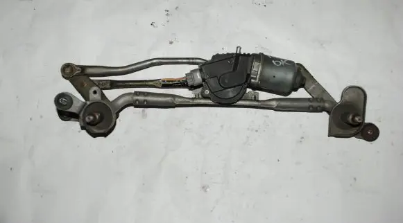Mazda 3 I Front wiper linkage 