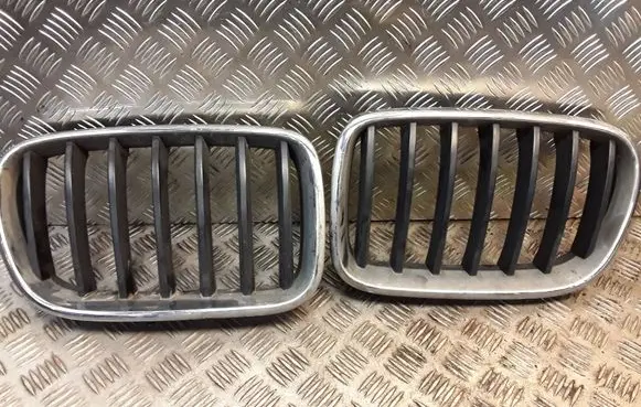 BMW X3 F25 Quarter panel pressure vent 7210725 7210726