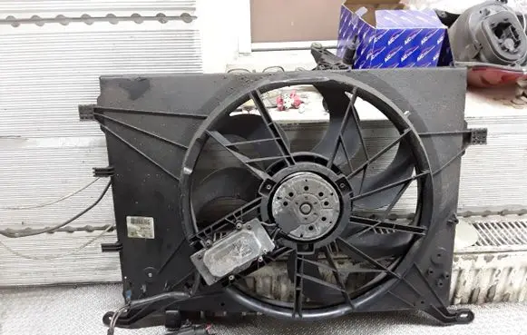 Volvo XC70 Electric radiator cooling fan 8649634