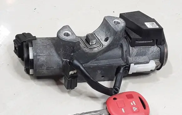 Toyota Avensis T250 Ignition lock N05015178