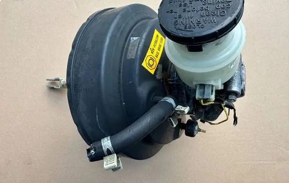 Opel Frontera B Brake booster 83805007