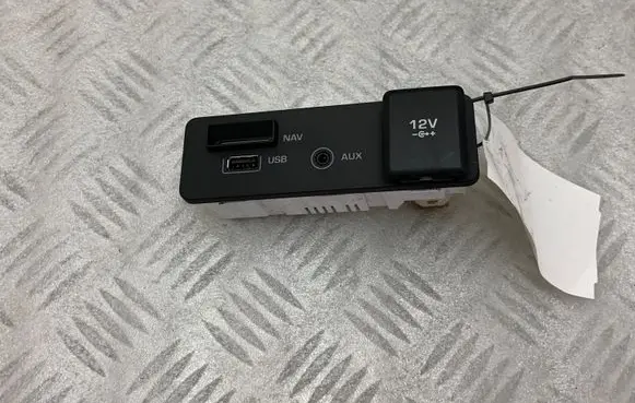 Land Rover Discovery Sport USB socket connector FK7219C166BD