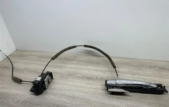 Nissan X-Trail T32 Front door lock