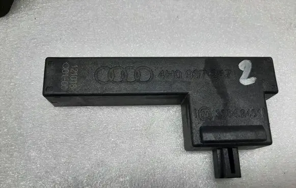 Audi A8 S8 D4 4H Keyless system antenna 4H0907247