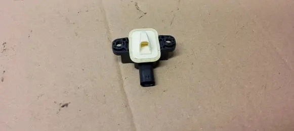 Jeep Grand Cherokee Airbag deployment crash/impact sensor A1668210351 56054084AA