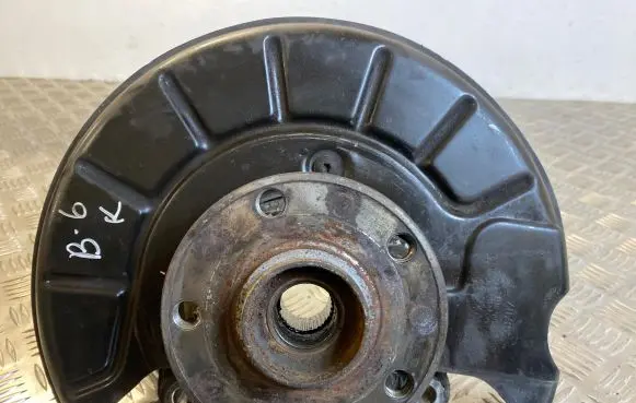 Volkswagen PASSAT B6 Front wheel hub