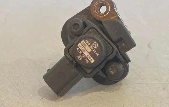 Mercedes-Benz C W204 Air pressure sensor A0101537228 0261230